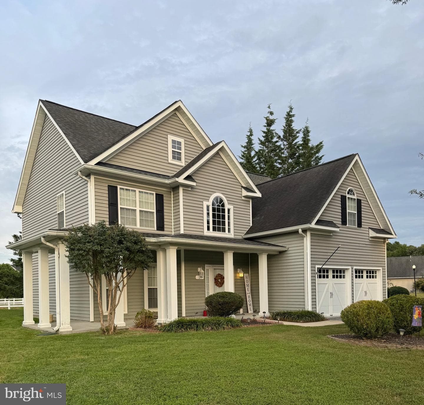 123 Teal Lane photo 3
