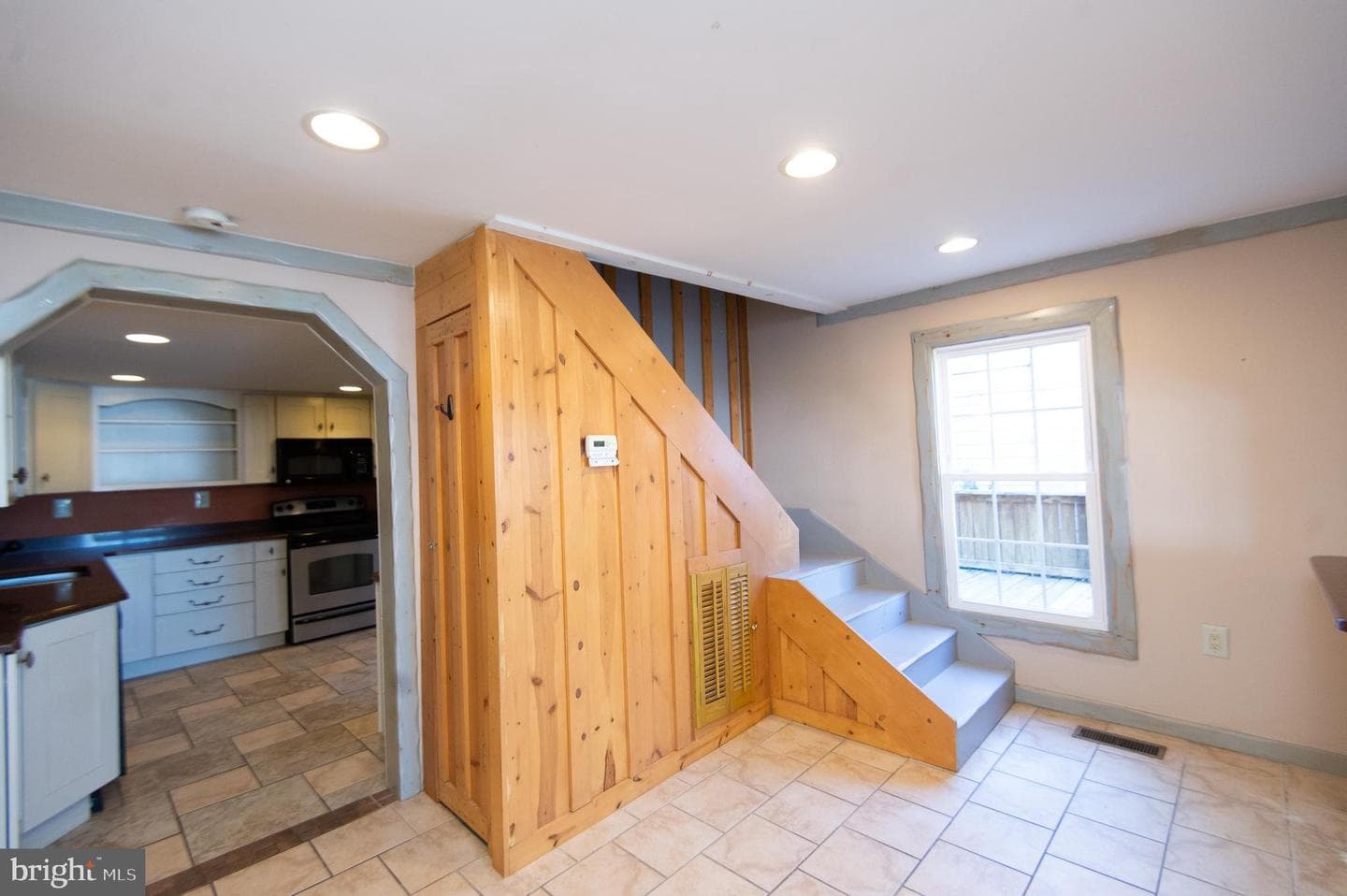 102 Hayward photo 10