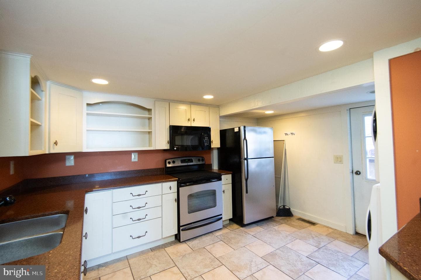 102 Hayward photo 11