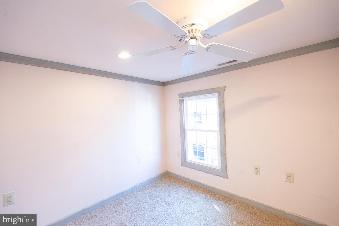 102 Hayward photo 22