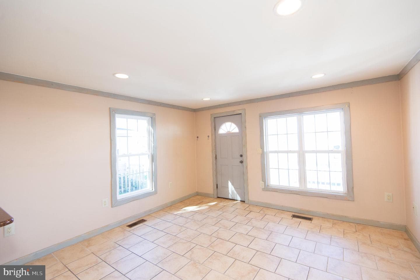 102 Hayward photo 6