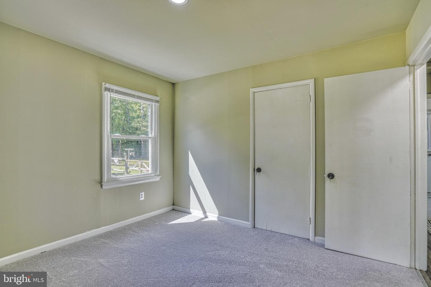 607 Edlon Park Drive photo 32