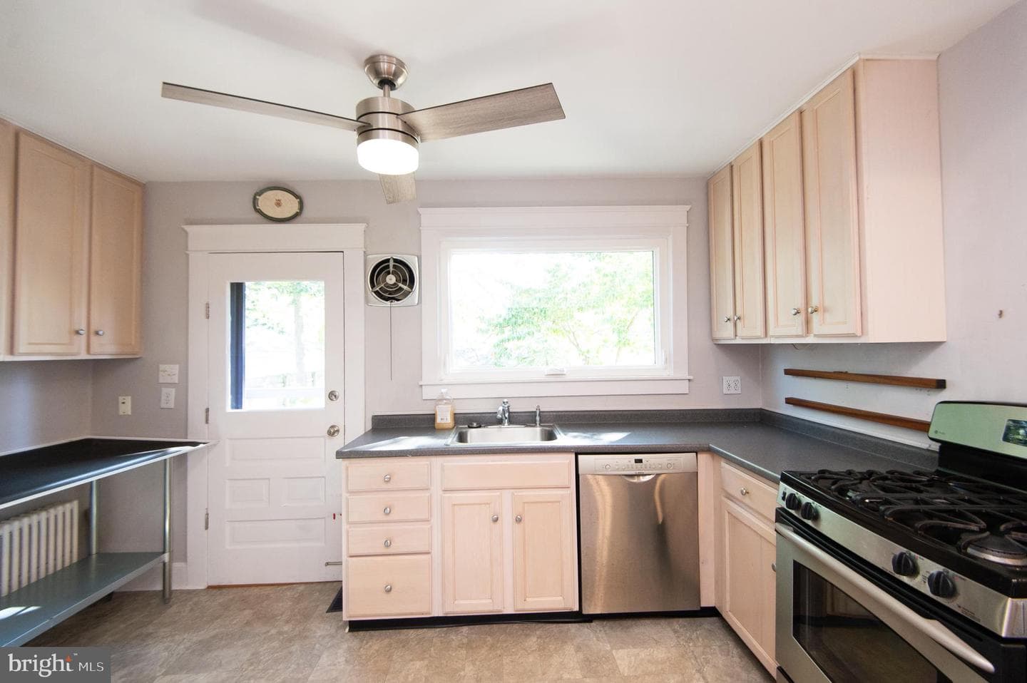 306 Belvedere Avenue photo 10