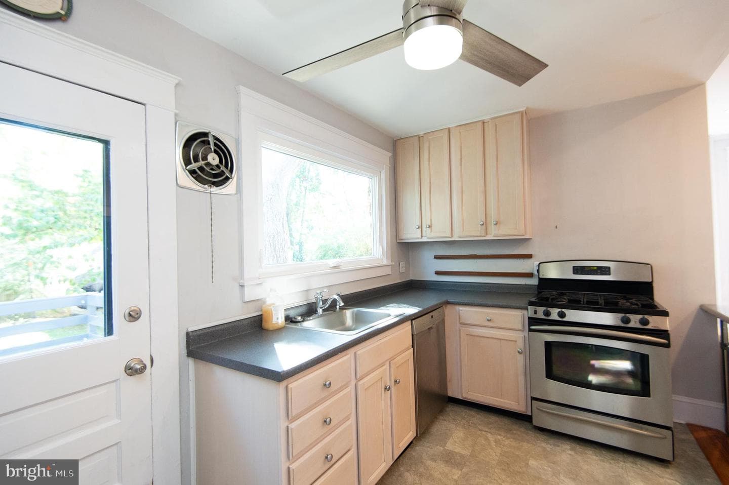 306 Belvedere Avenue photo 11