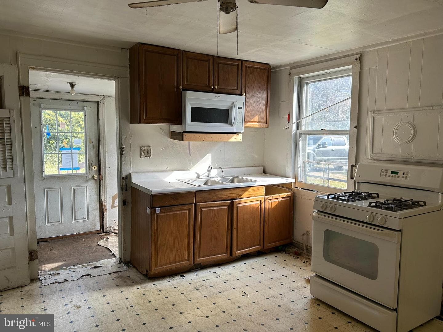2409 Cambridge Beltway photo 8