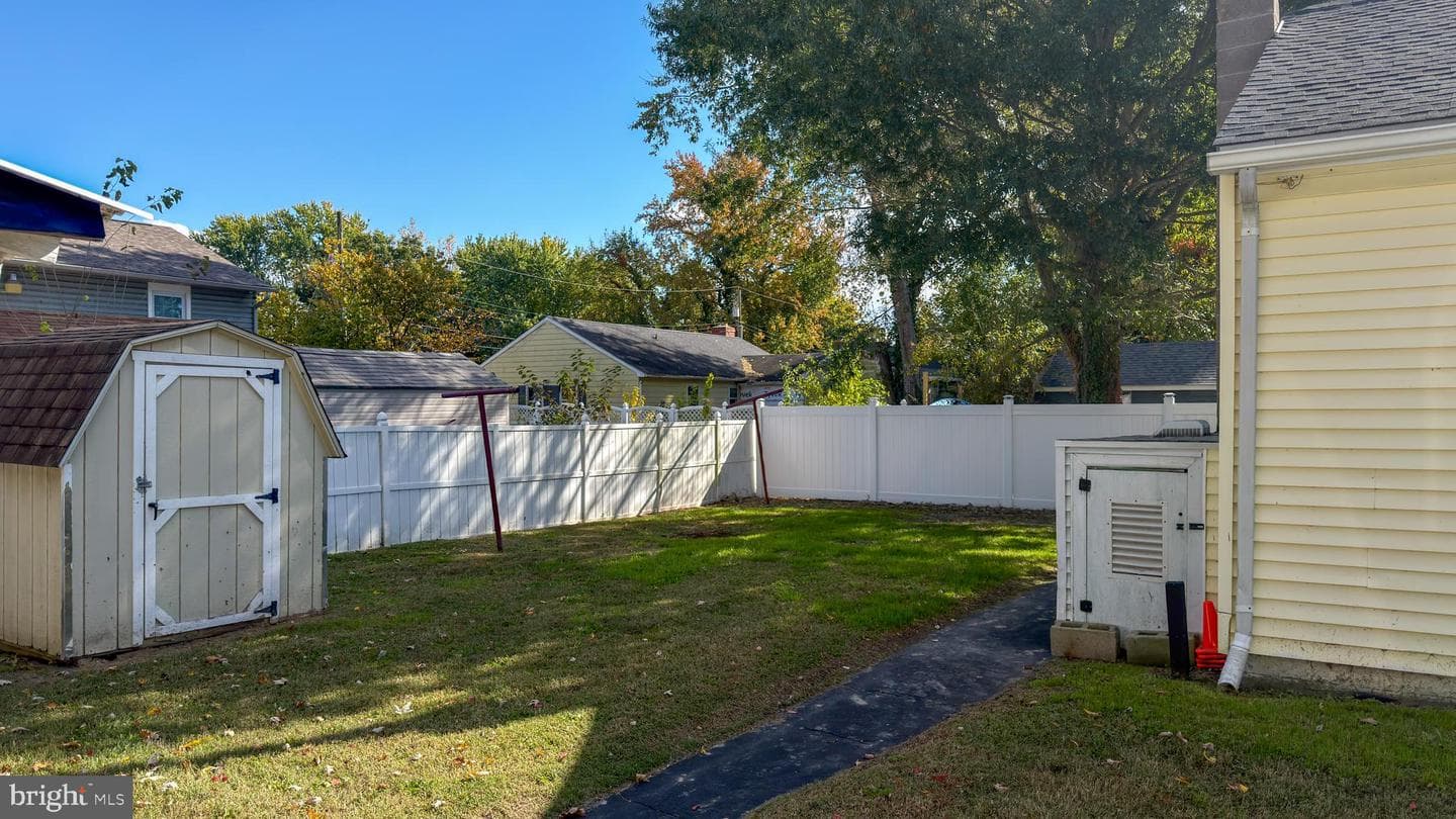 809 Truman Street photo 3