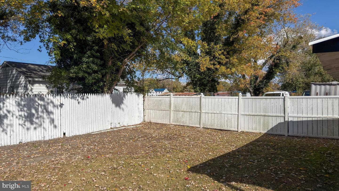 809 Truman Street photo 4