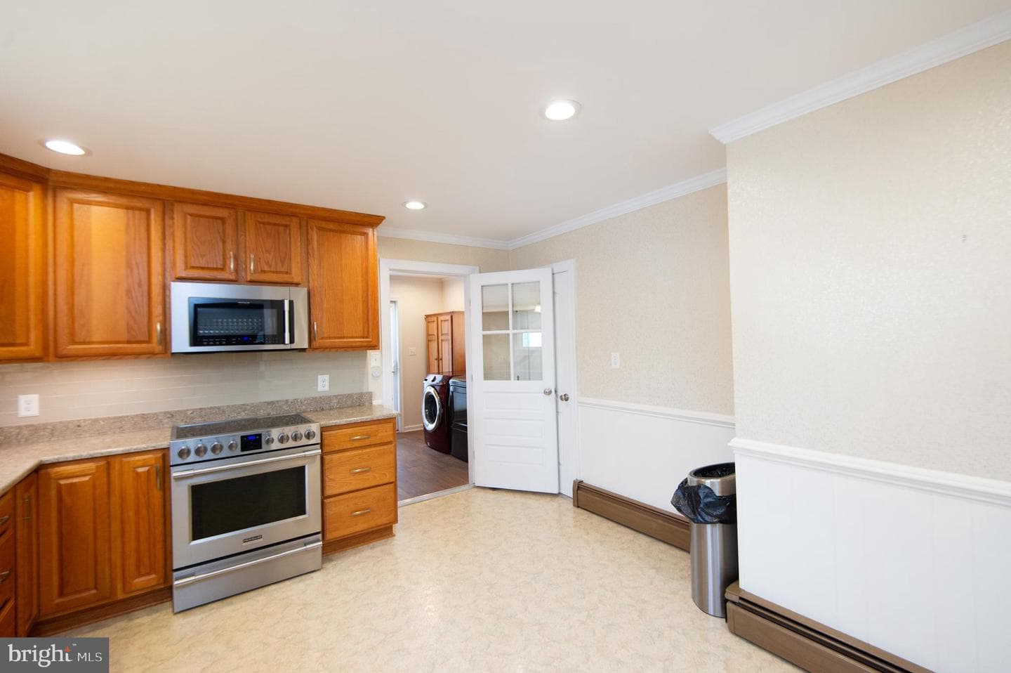 409 Bayly Avenue photo 13