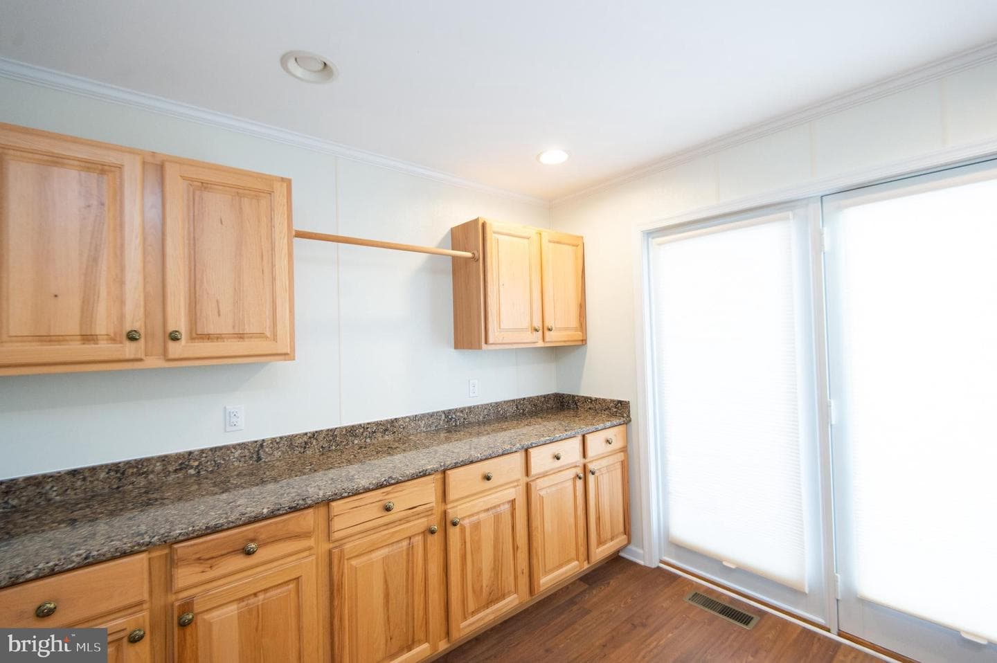 409 Bayly Avenue photo 29