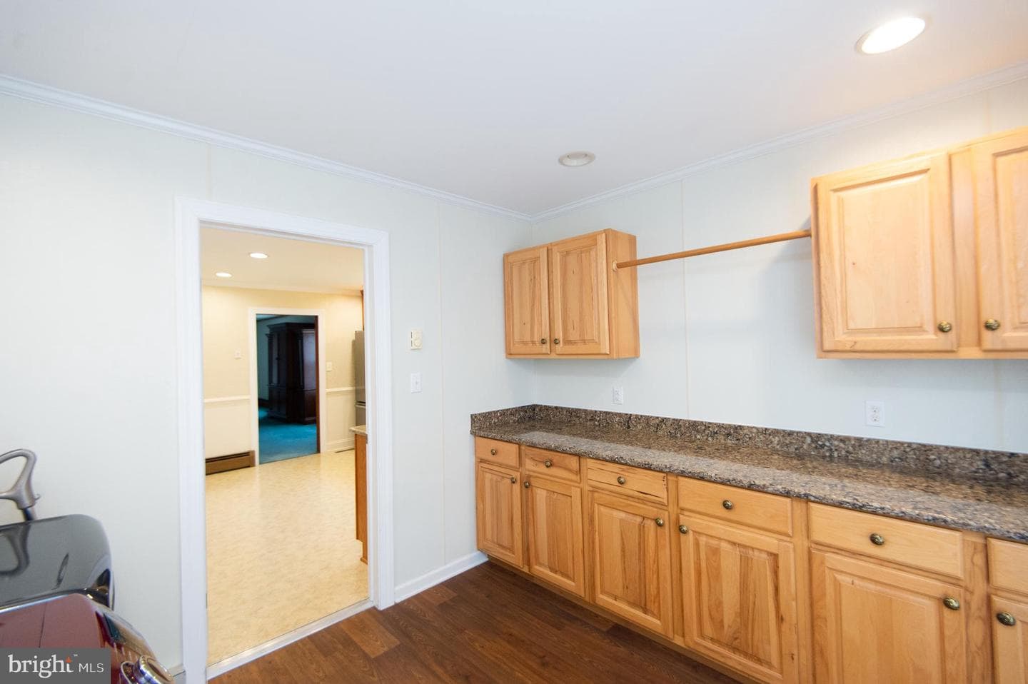 409 Bayly Avenue photo 32