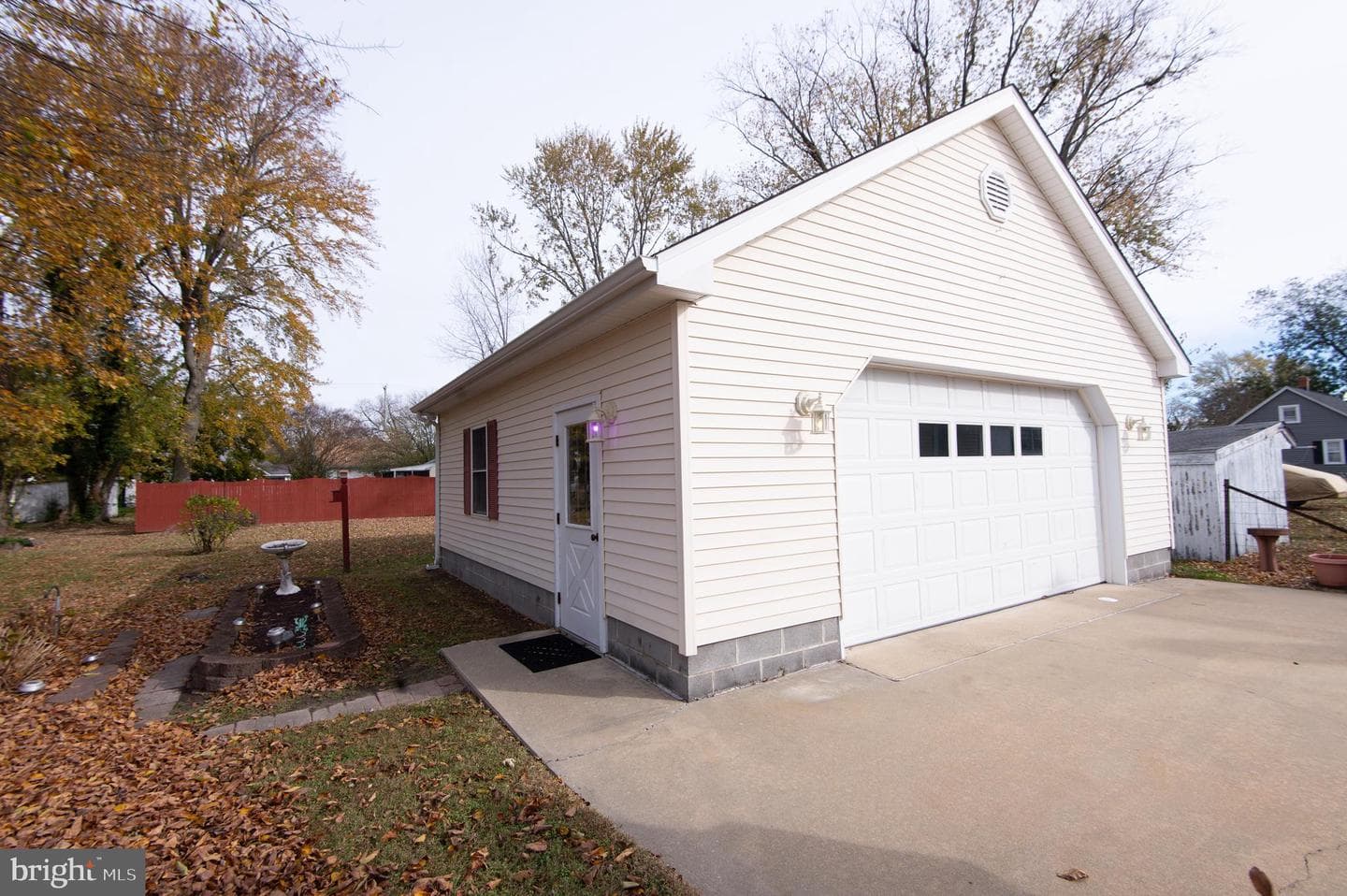 409 Bayly Avenue photo 4
