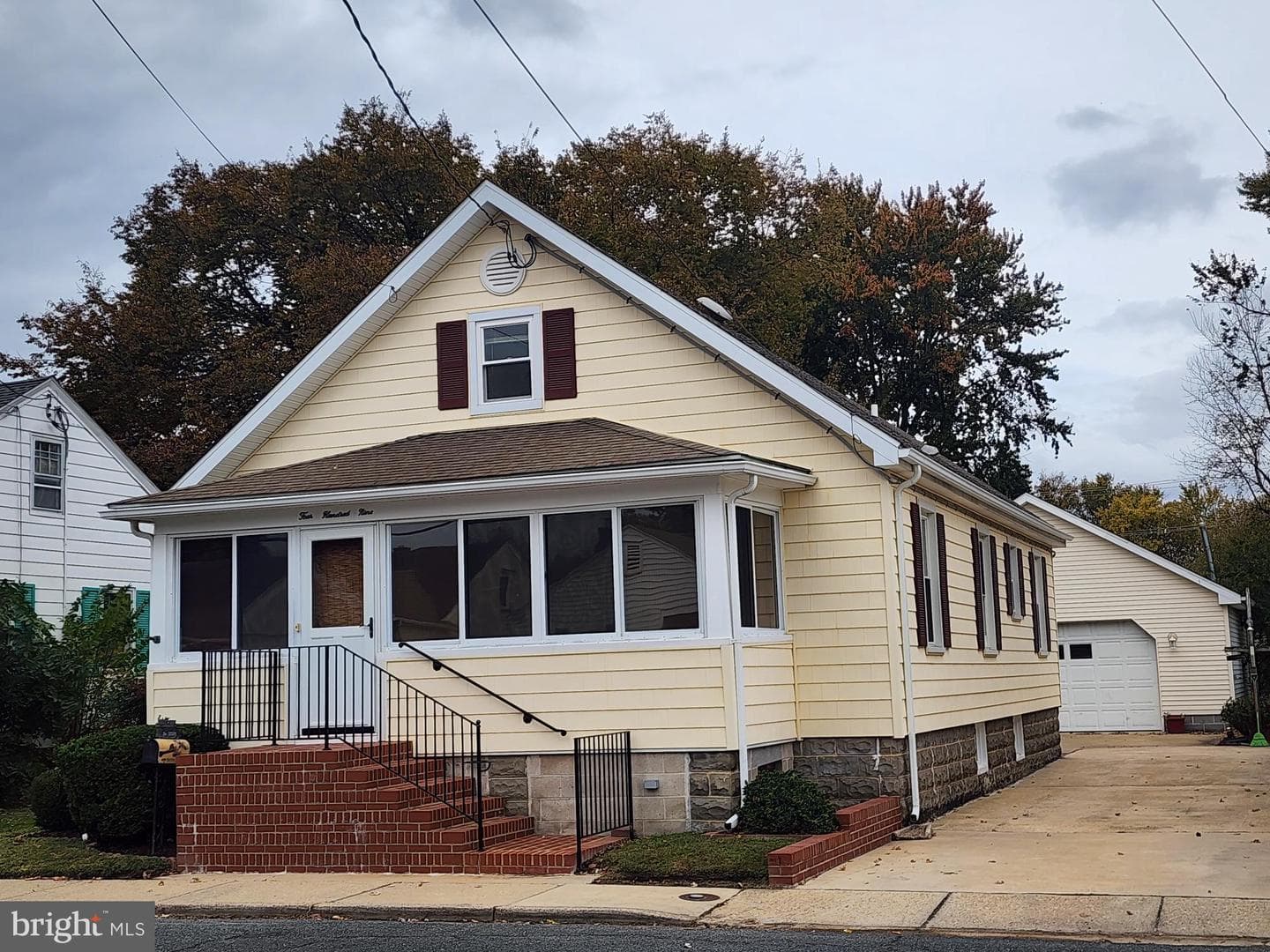 409 Bayly Avenue photo 6