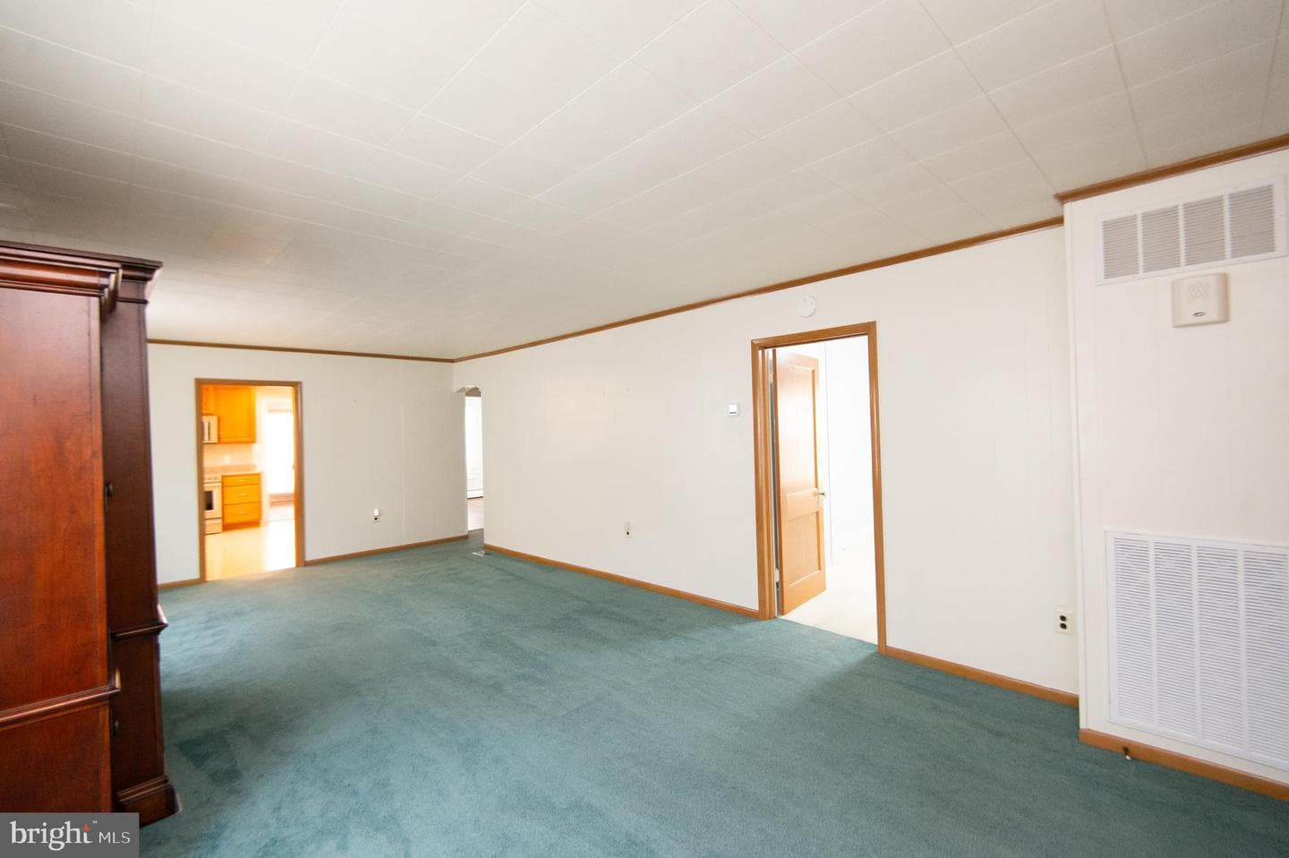 409 Bayly Avenue photo 7