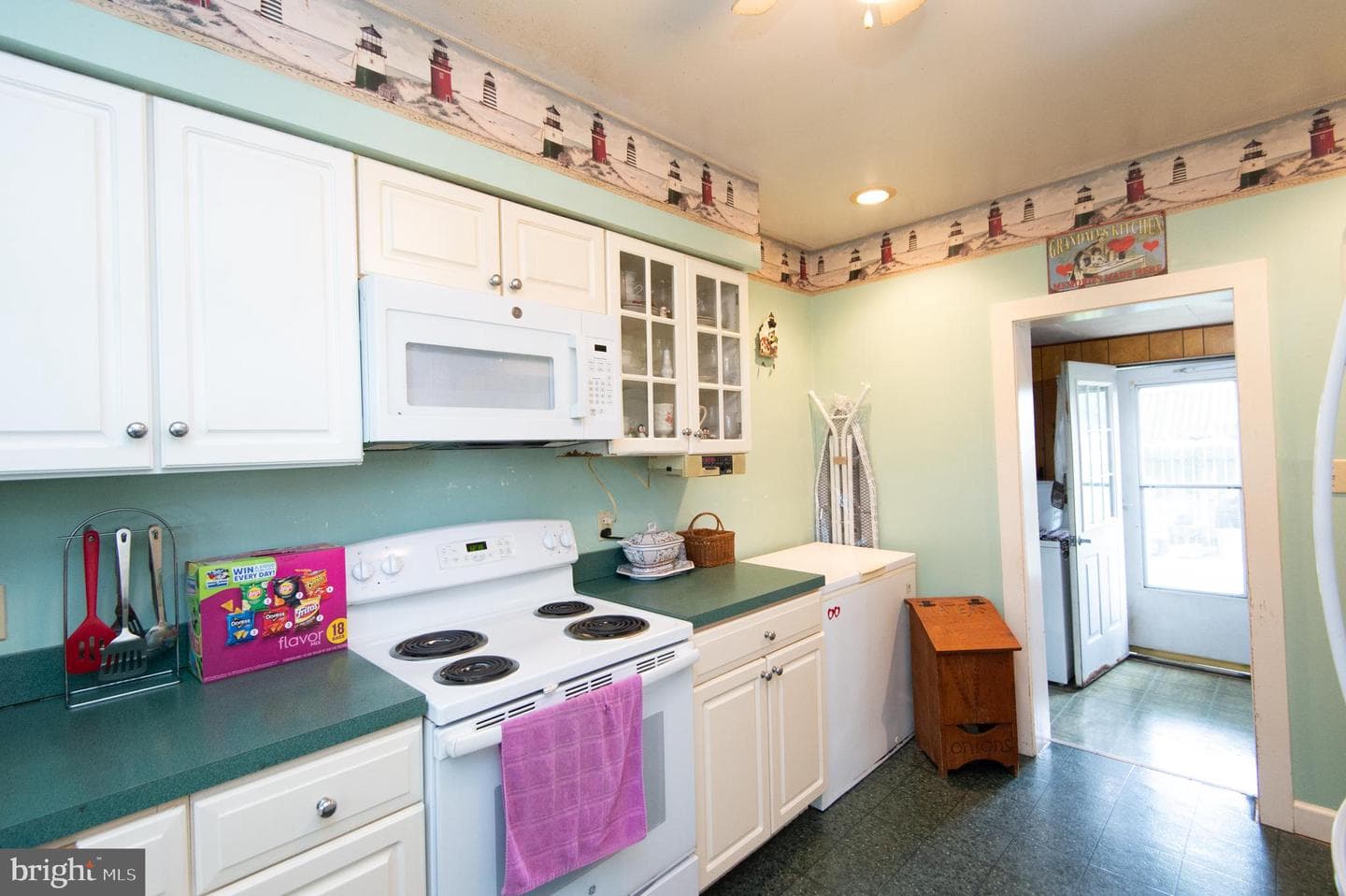 525 Academy Street photo 42