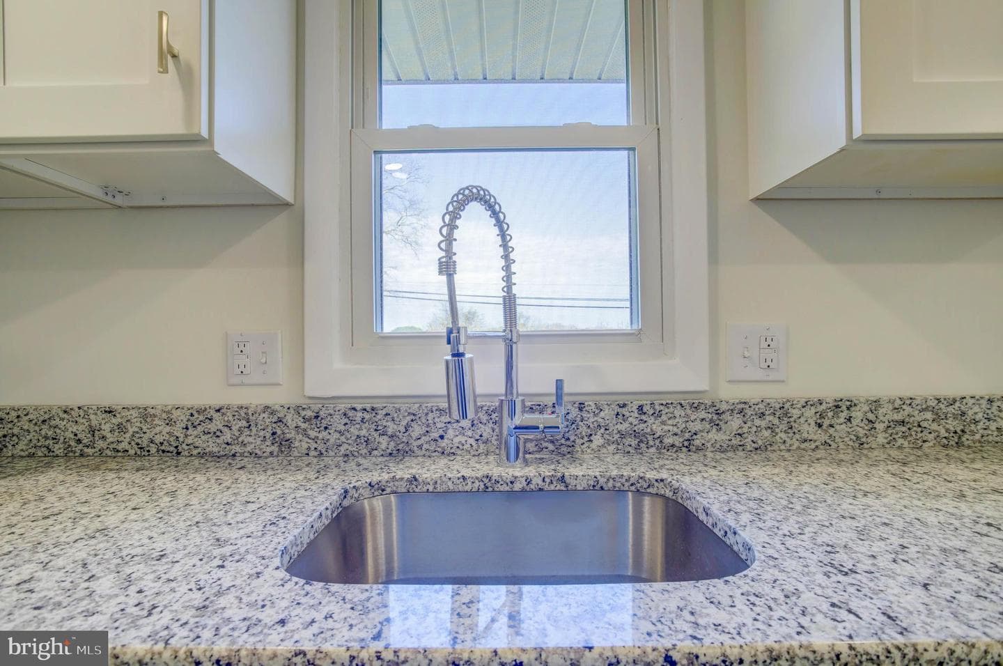 2229 Hudson Road photo 17