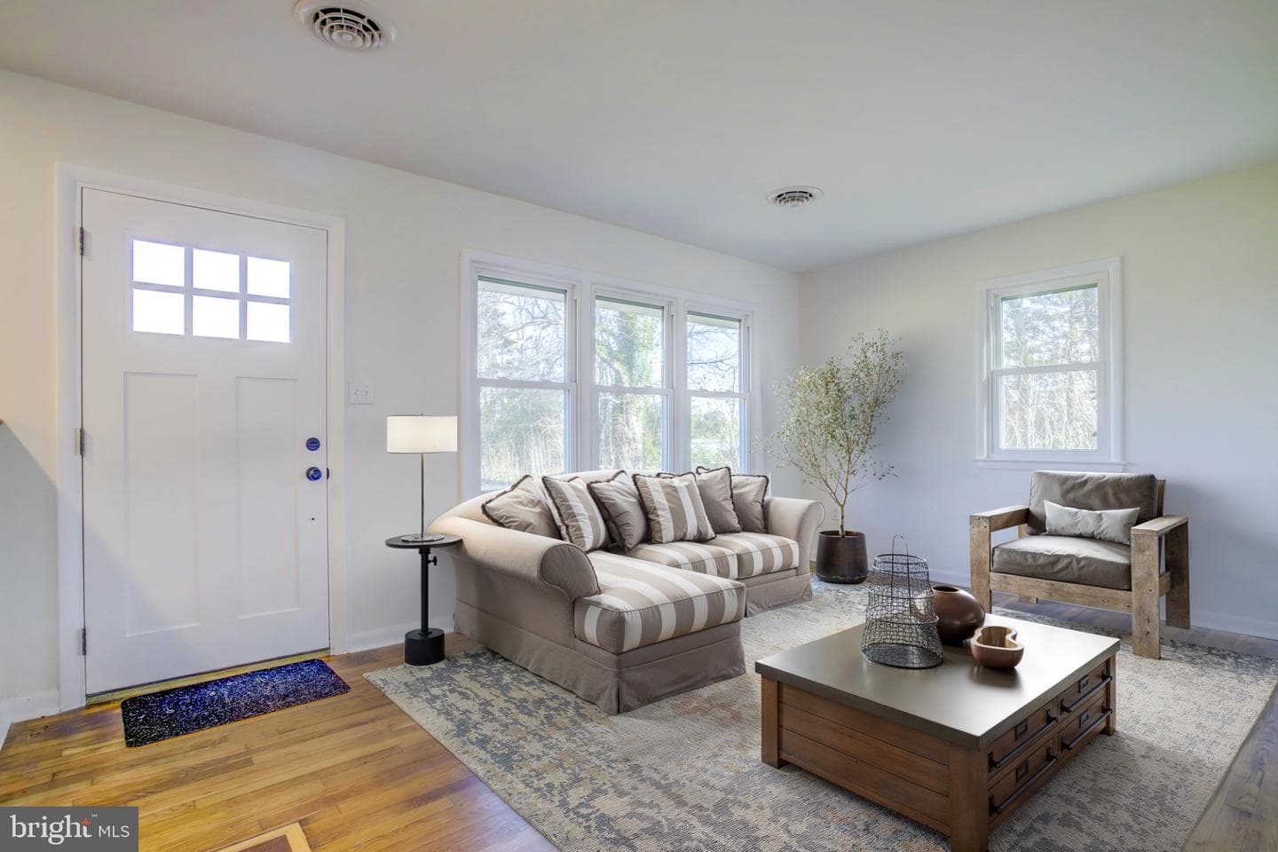 2229 Hudson Road photo 4