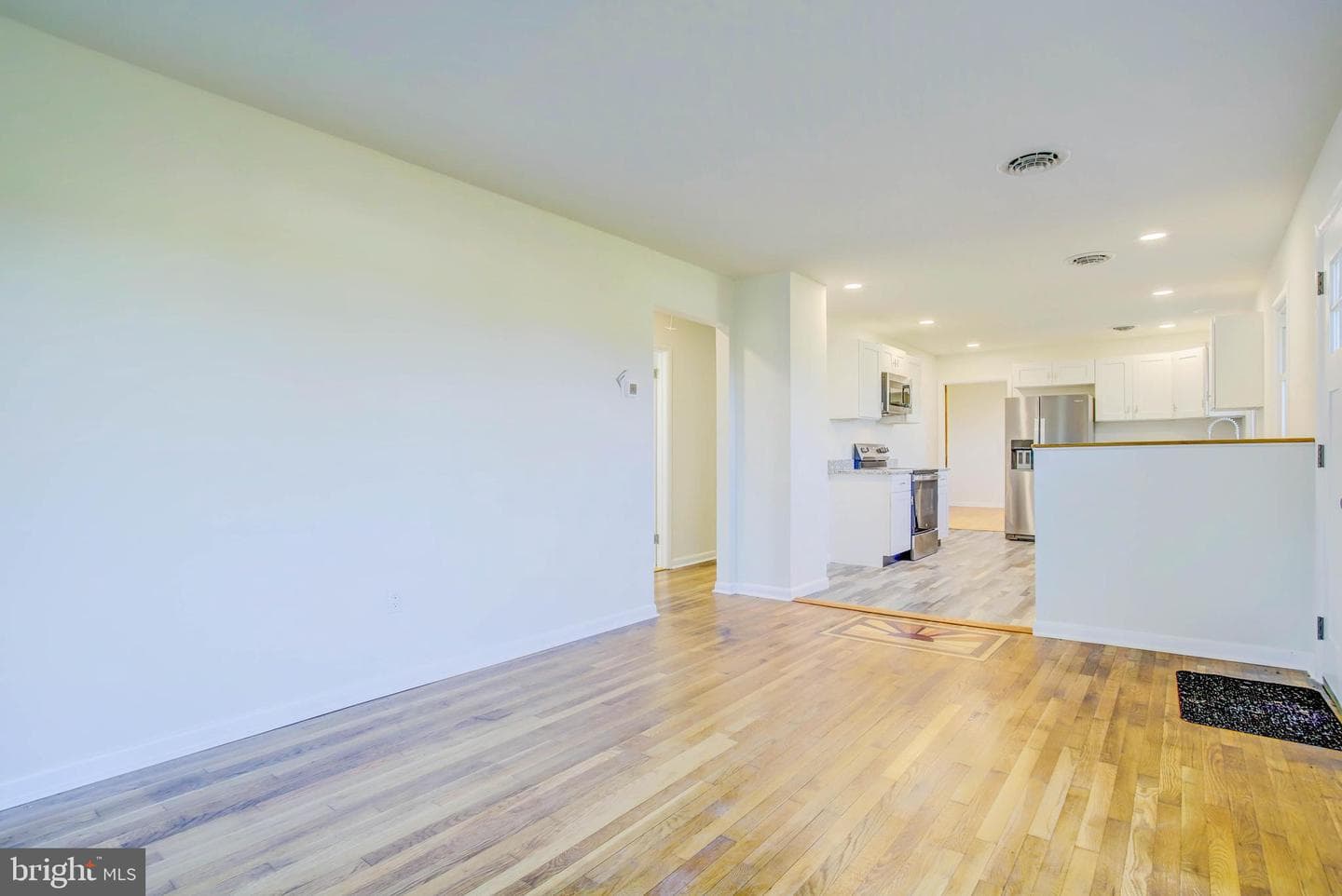 2229 Hudson Road photo 8