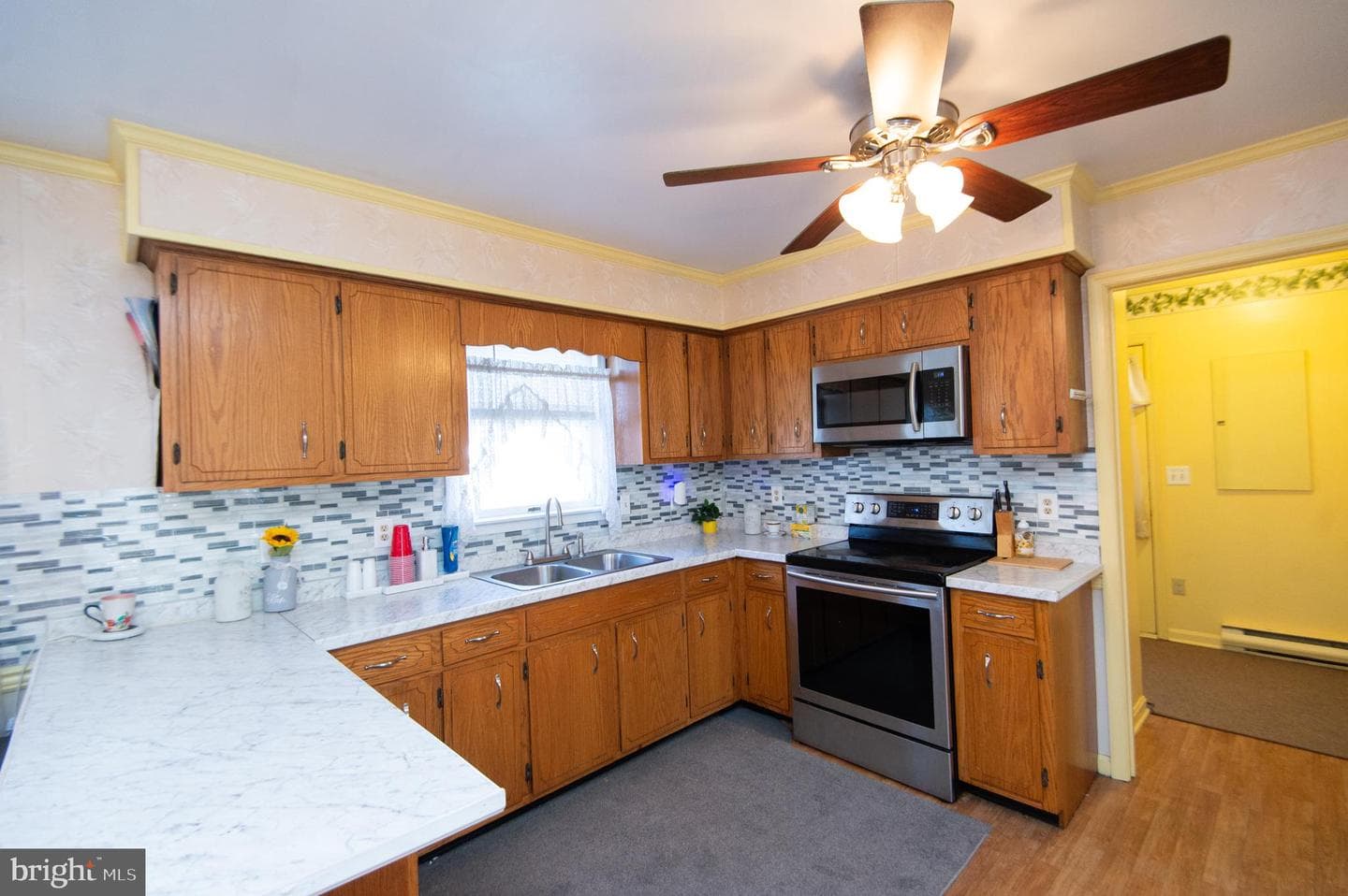 807 Bayly Road photo 6