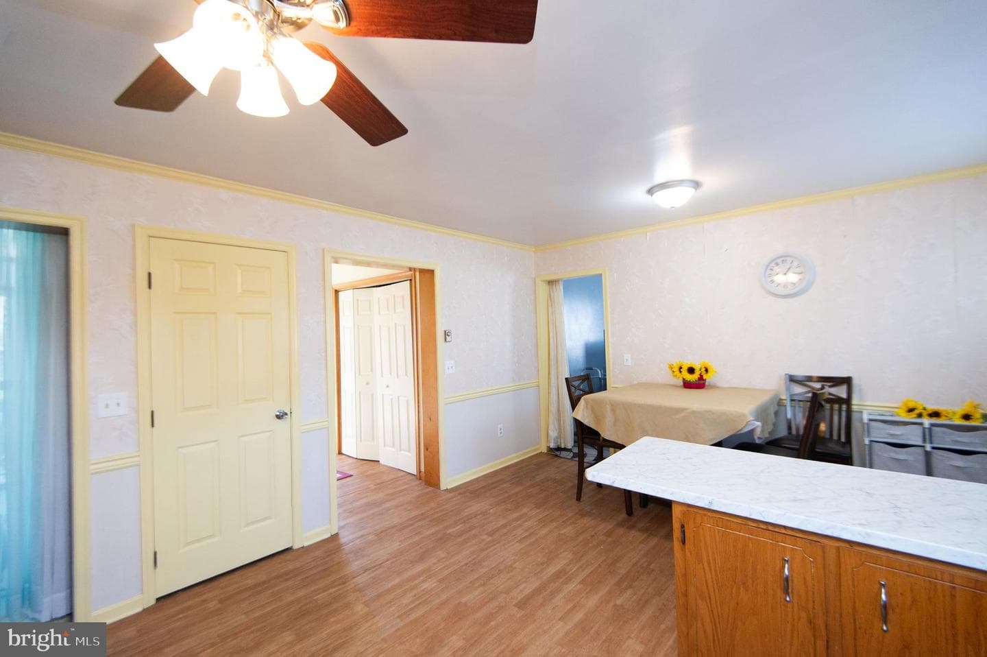 807 Bayly Road photo 9