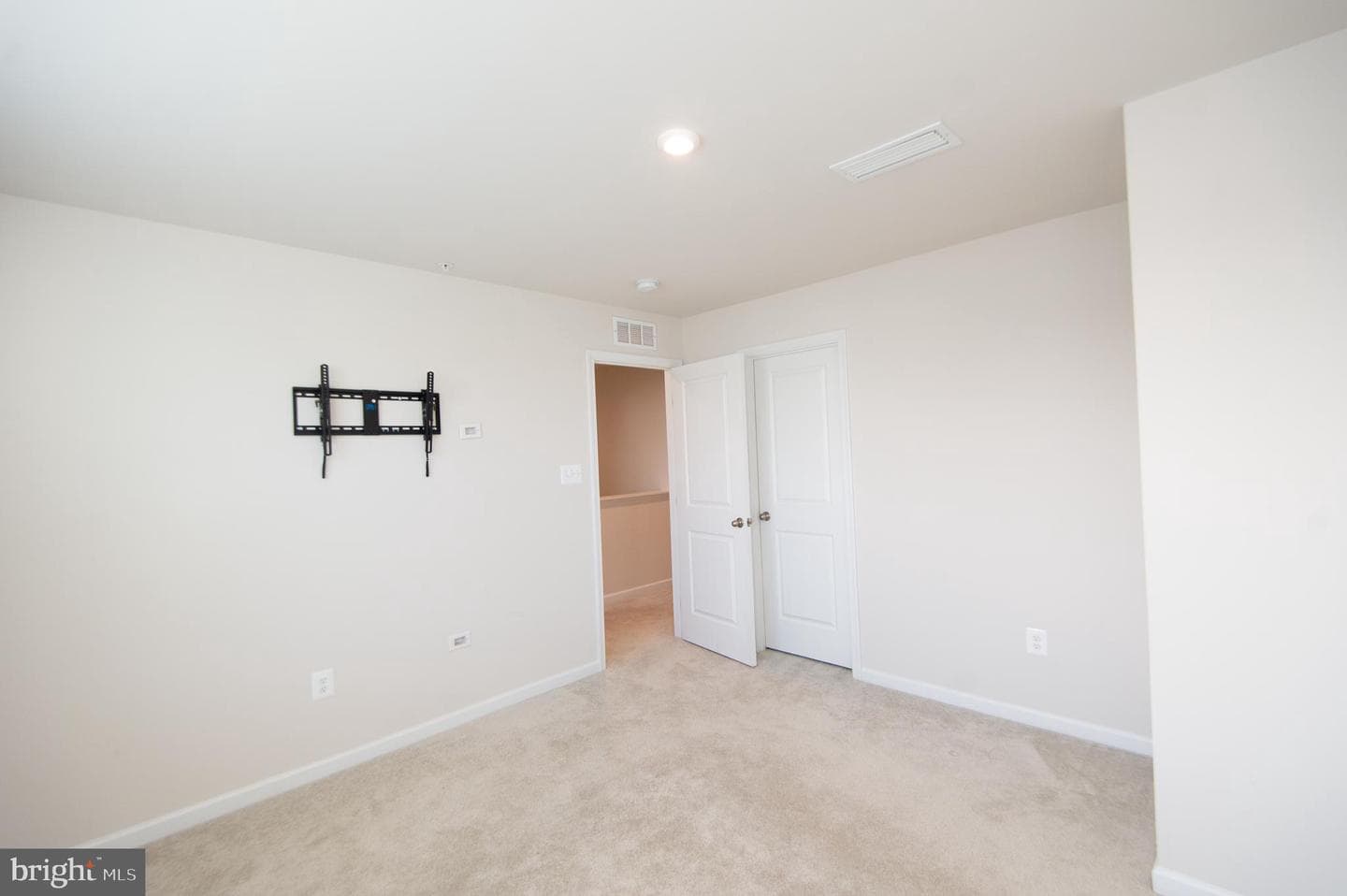 120 Mariners Way photo 17