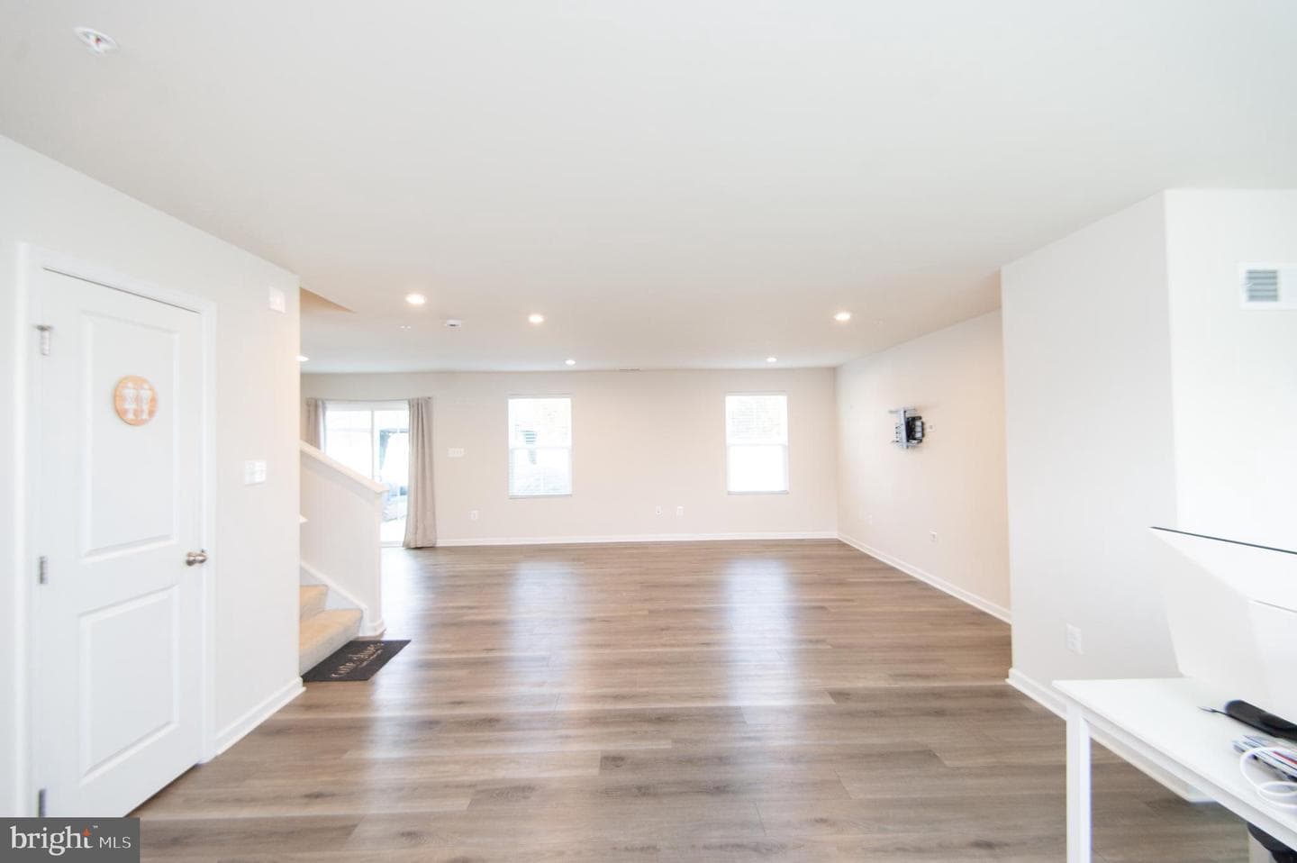 120 Mariners Way photo 3