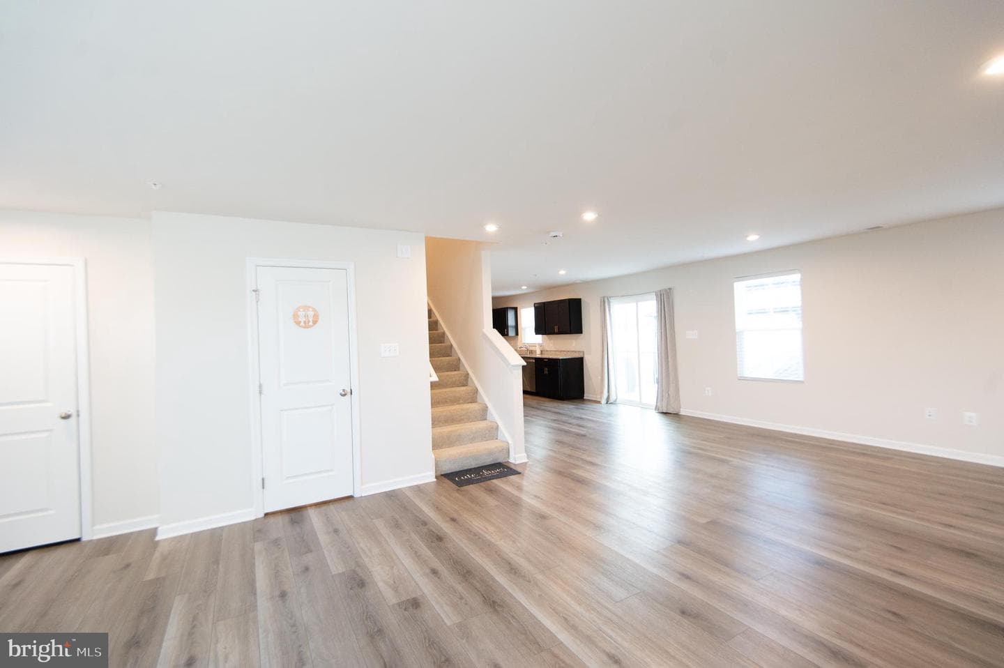 120 Mariners Way photo 4