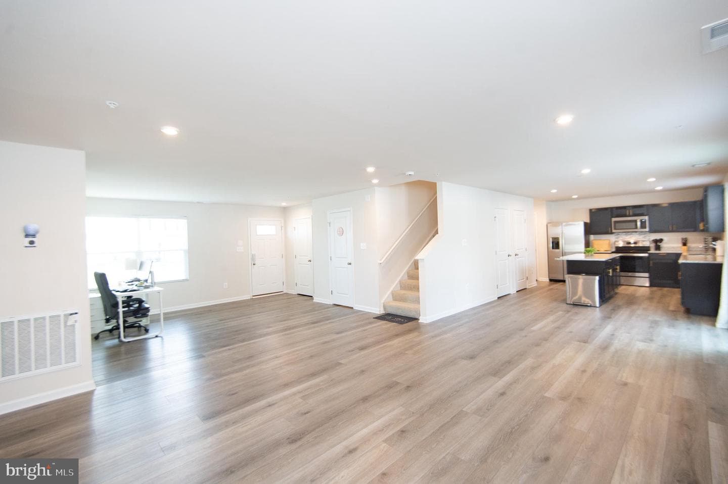 120 Mariners Way photo 7
