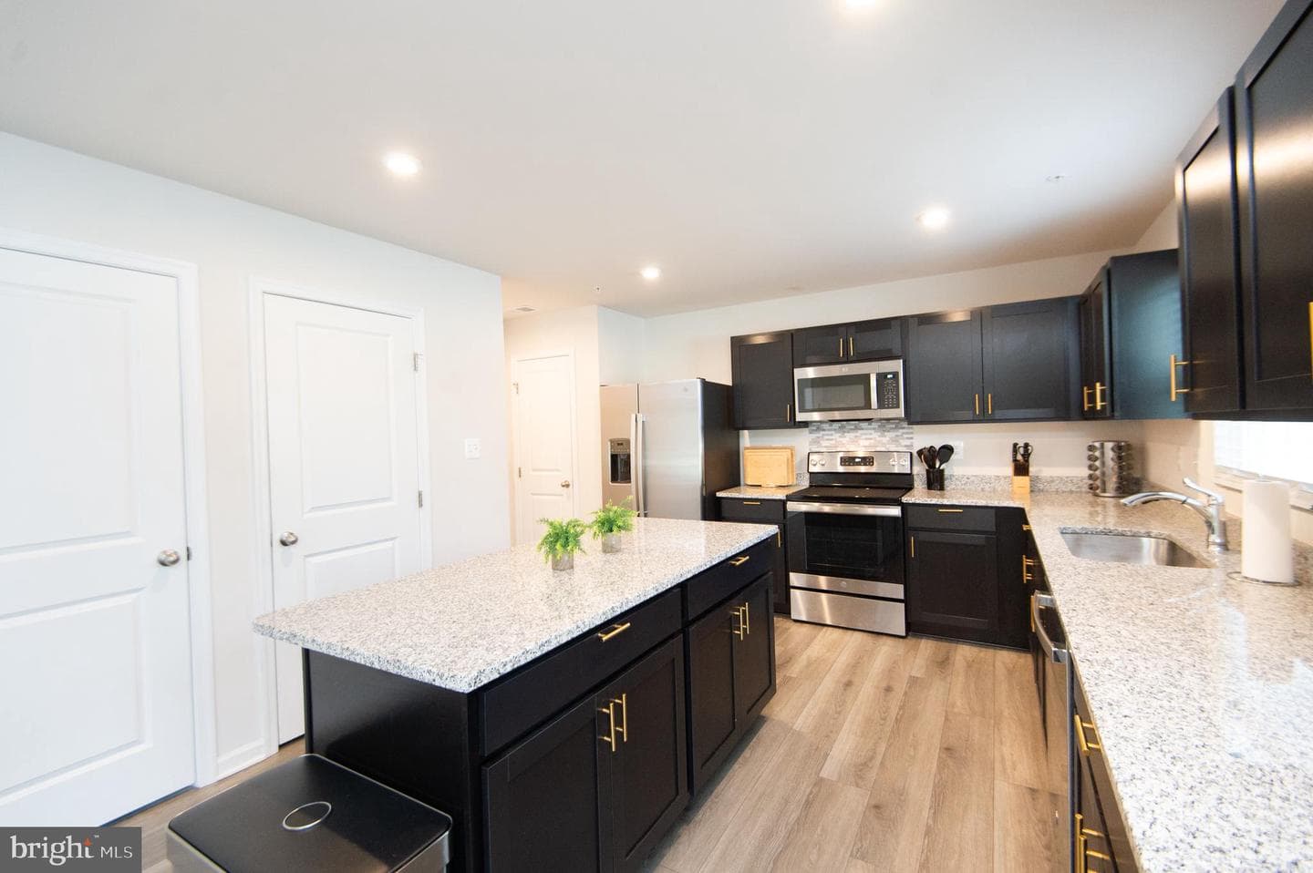 120 Mariners Way photo 8