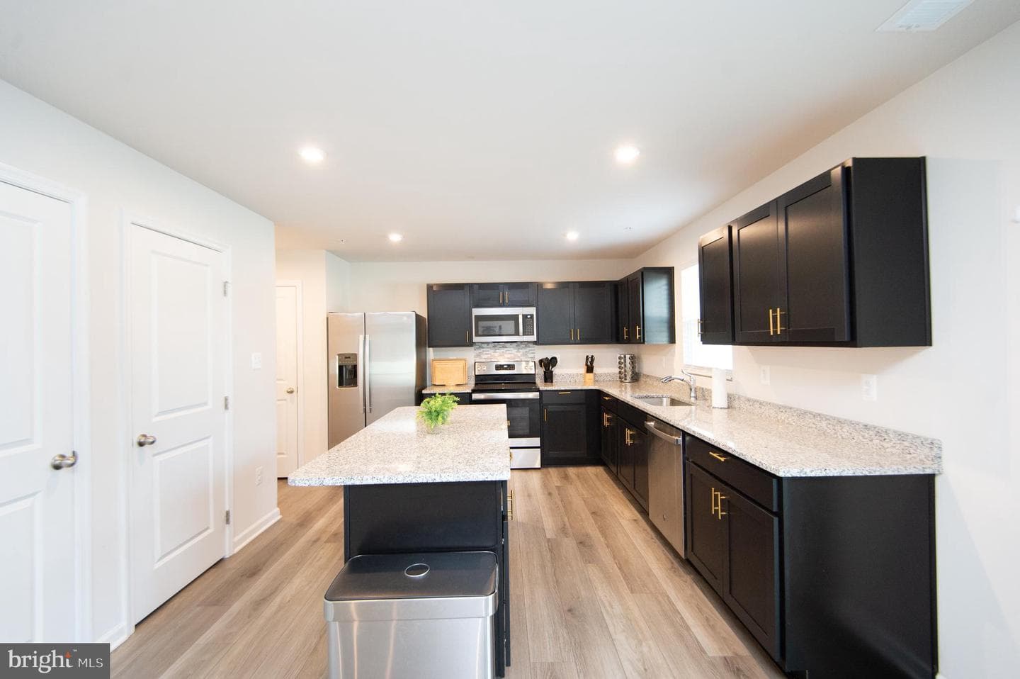 120 Mariners Way photo 9