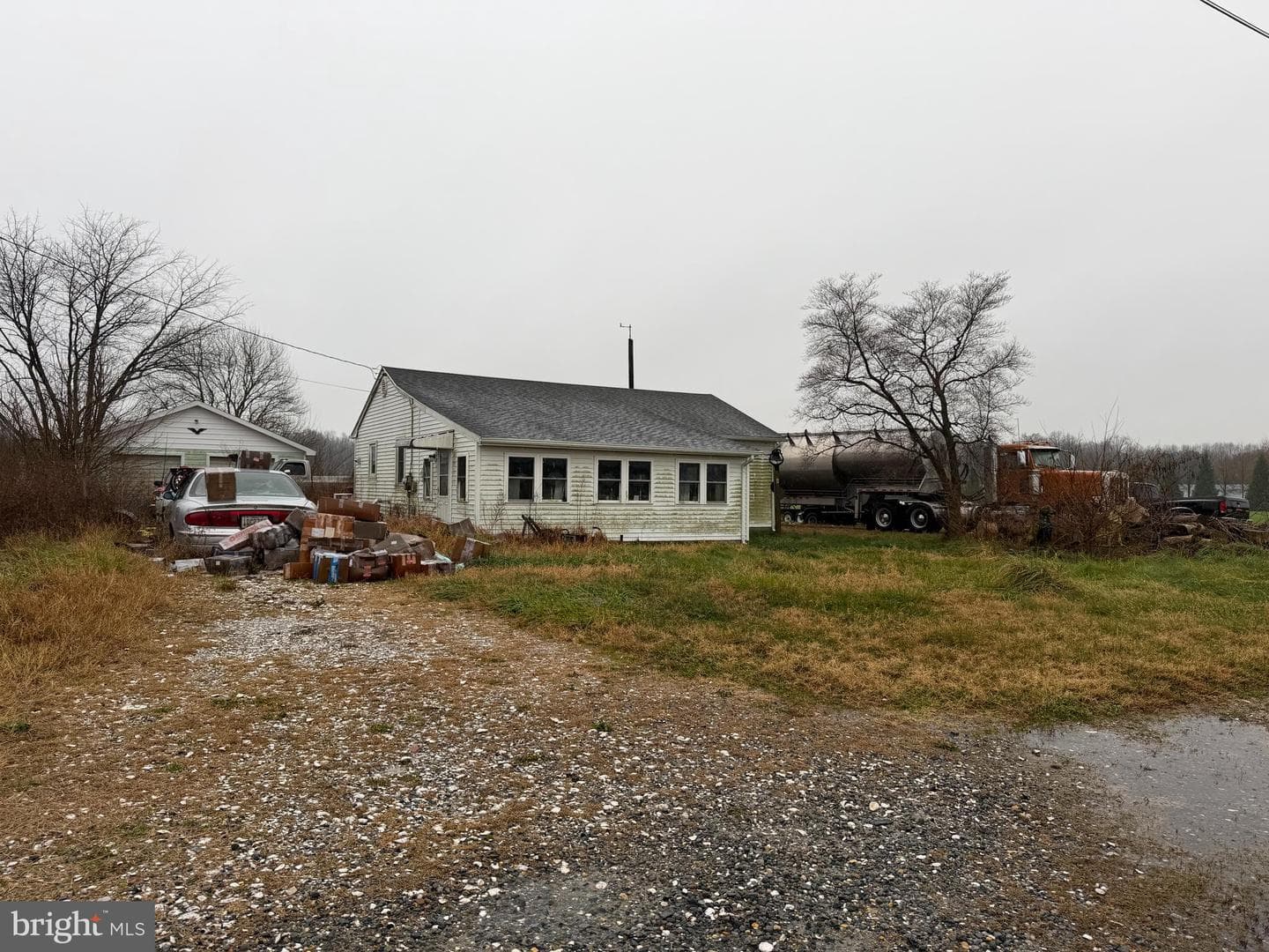 5035 River Road photo 3