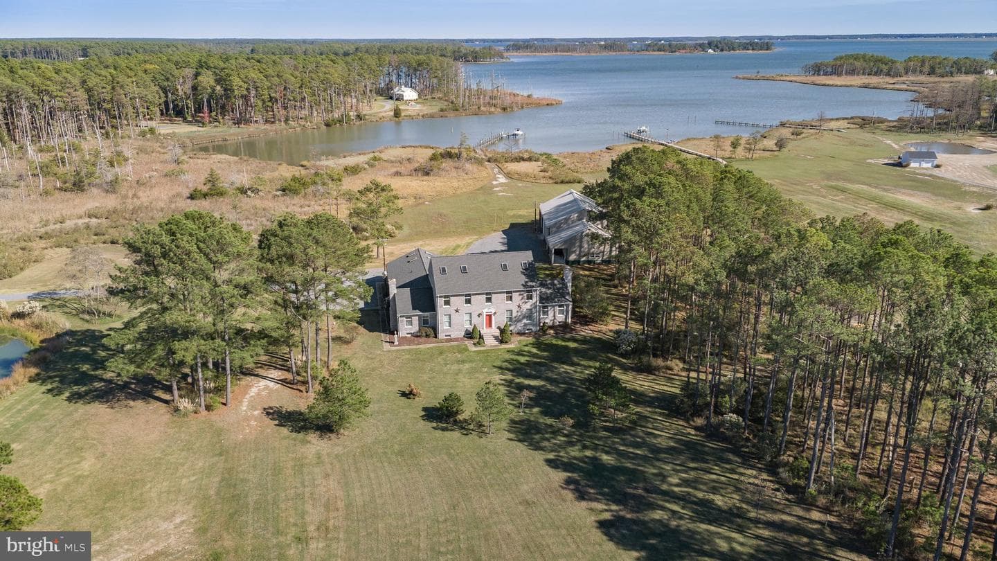 5253 Ragged Point Road, Cambridge