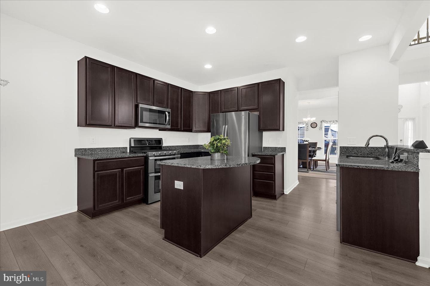 150 Regulator Drive N photo 20