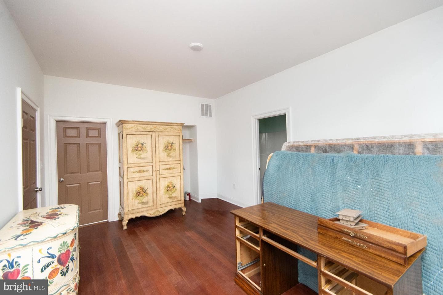 1003 Travers Street photo 31