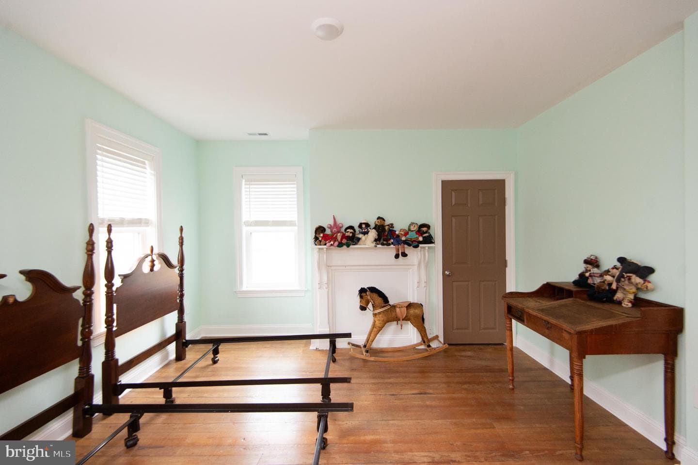 1003 Travers Street photo 67