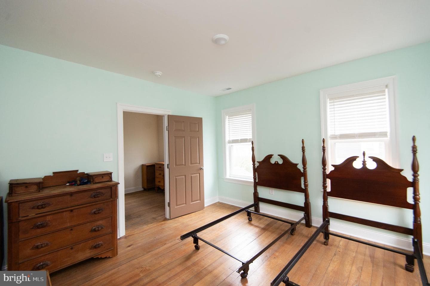 1003 Travers Street photo 69