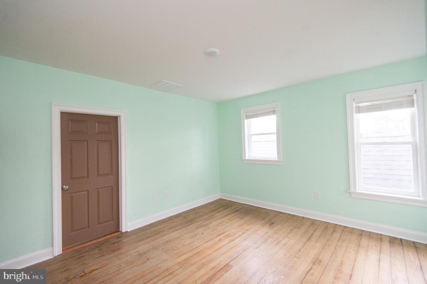 1003 Travers Street photo 70