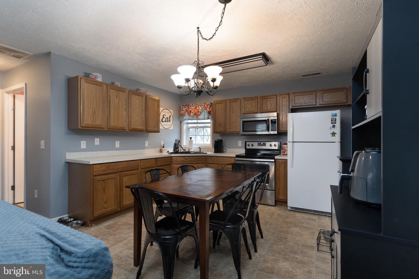 1303 Colonial Avenue photo 5
