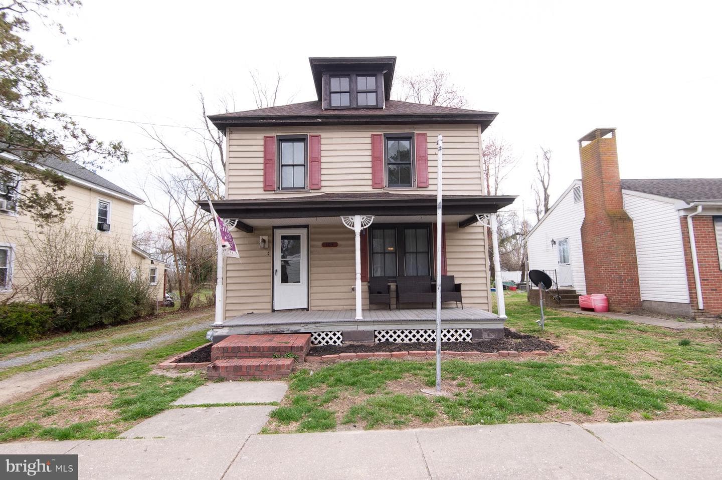 105 Center St