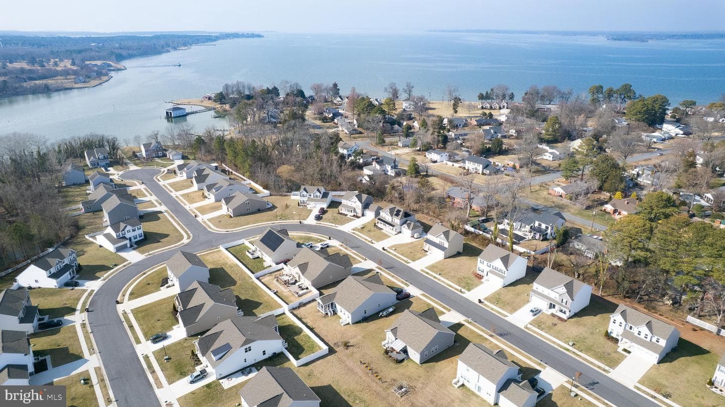 159 Regulator Drive N photo 32
