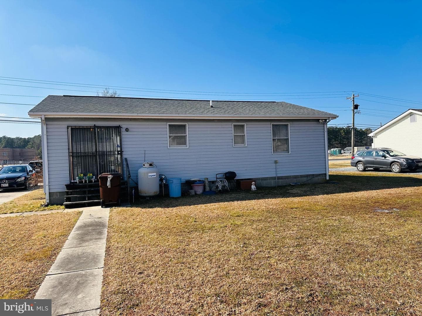 1114 Maces Lane photo 3