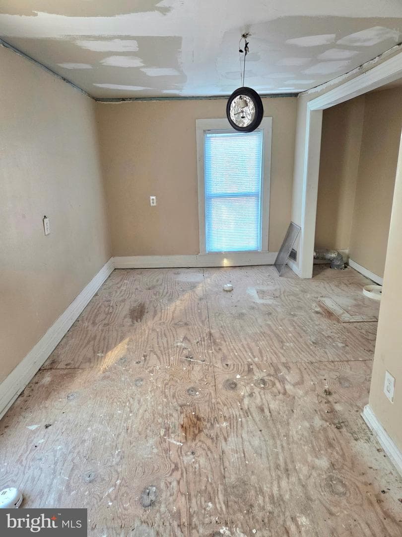 212 Main Street S photo 18