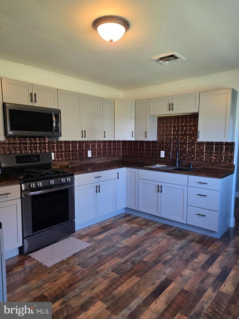 205 Byrn Street photo 9