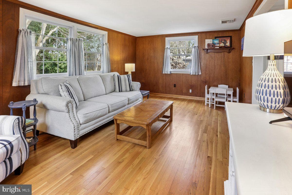 1205 Hambrooks Boulevard photo 12