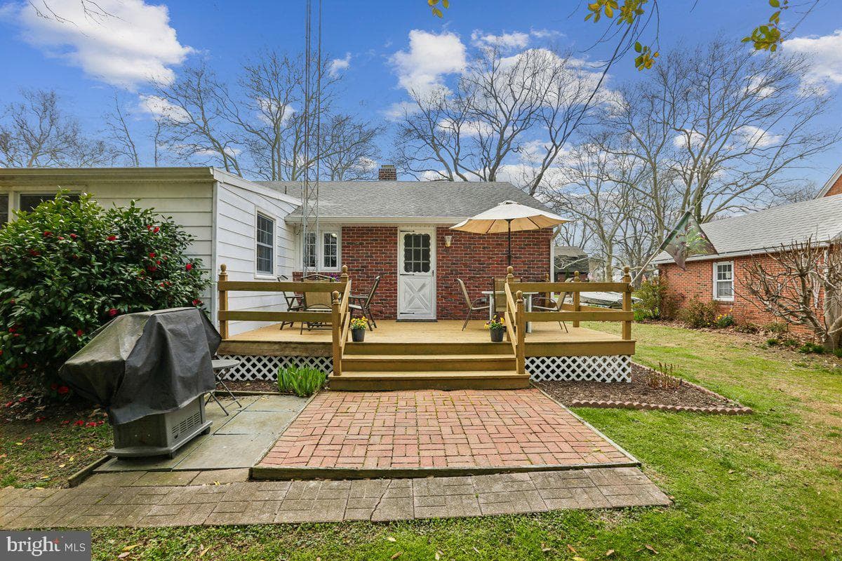1205 Hambrooks Boulevard photo 2
