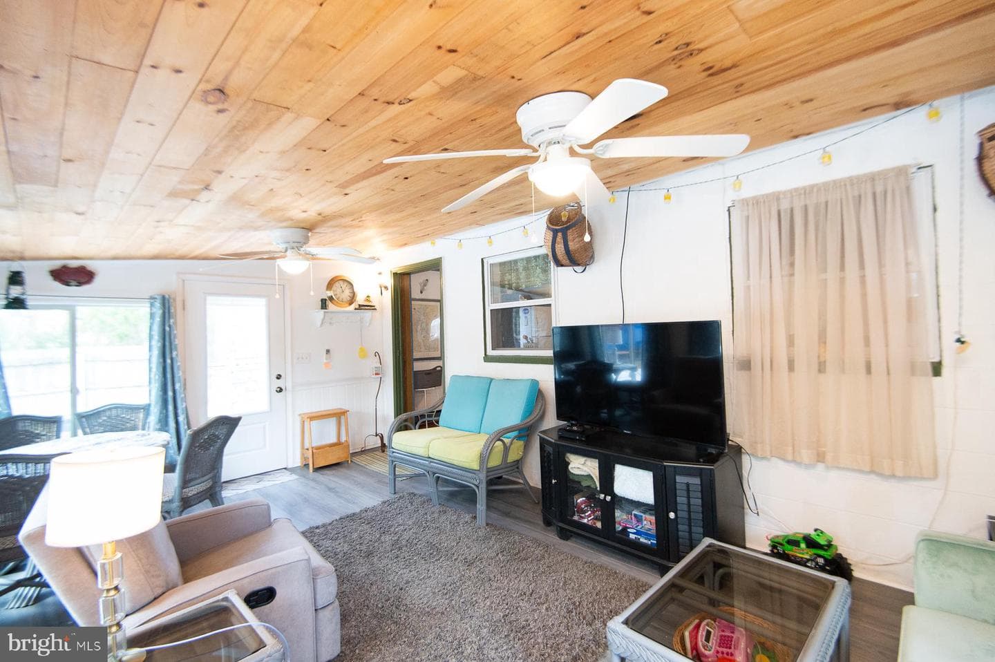 819 Seabreeze Road photo 18