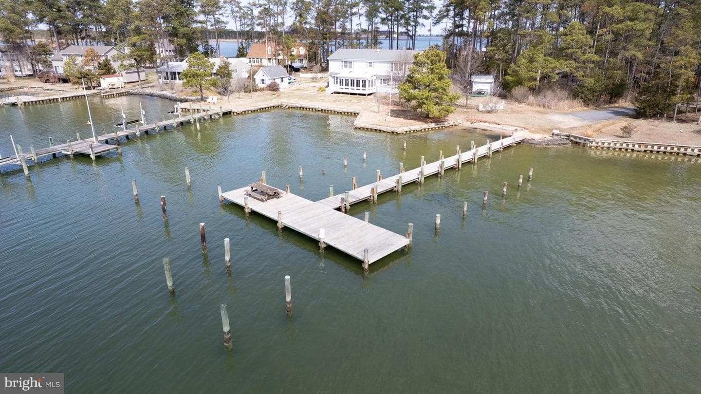 819 Seabreeze Road photo 28