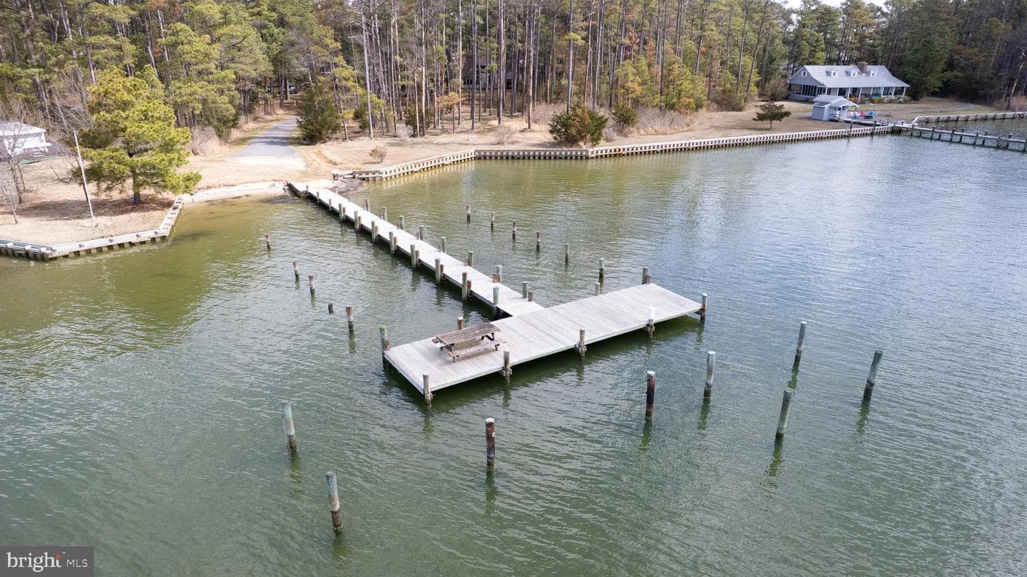 819 Seabreeze Road photo 3