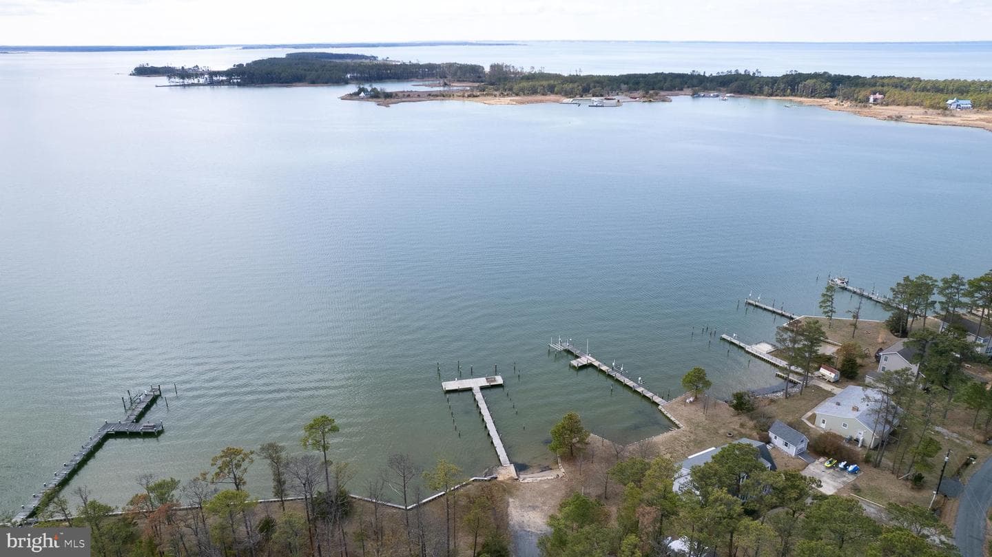 819 Seabreeze Road photo 30