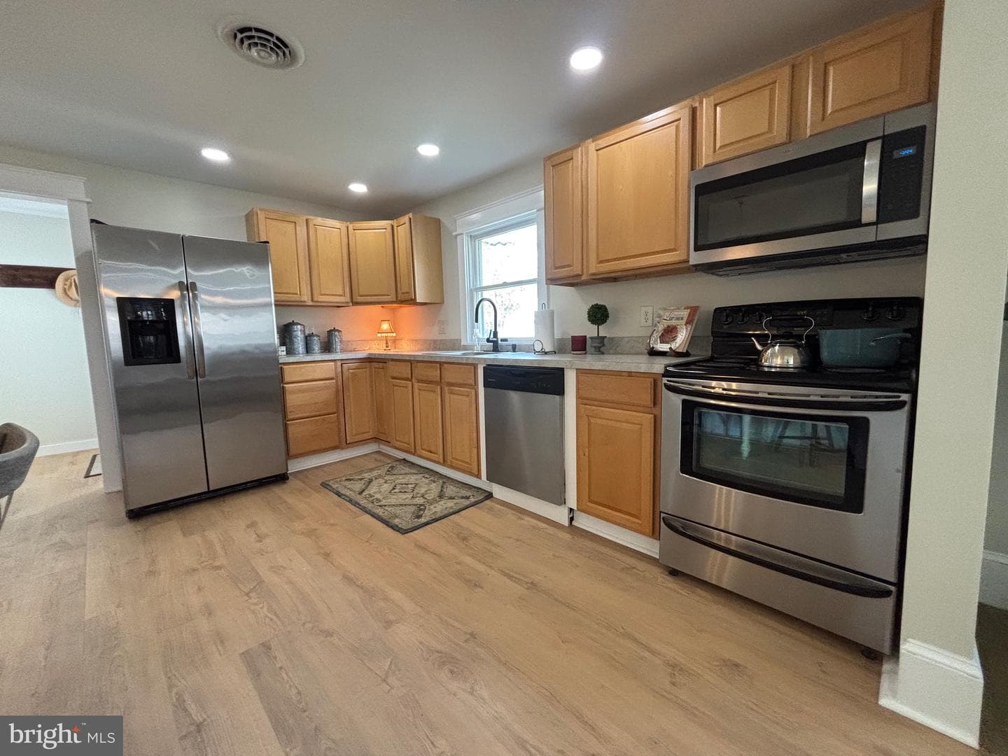 1209 Bayly Road photo 9