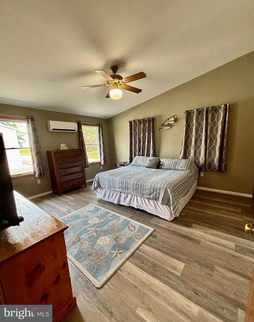 1240 Hudson Road photo 4